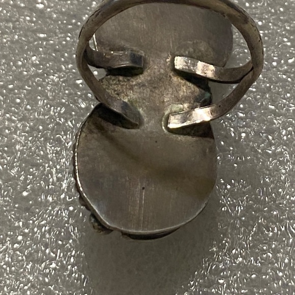 Old Pawn Mother of Pearl and Turquoise Ring - Picture 5 of 13